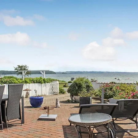 Michel - 25m From The Sea By Interhome *
