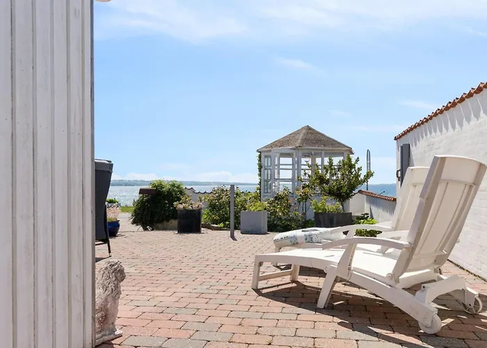 Michel - 25m From The Sea By Interhome *